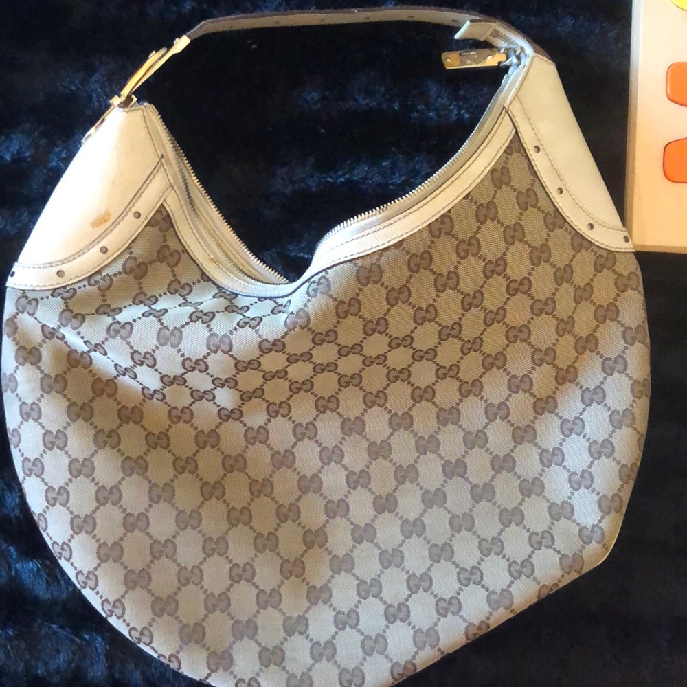 Classic Gucci Handbag!